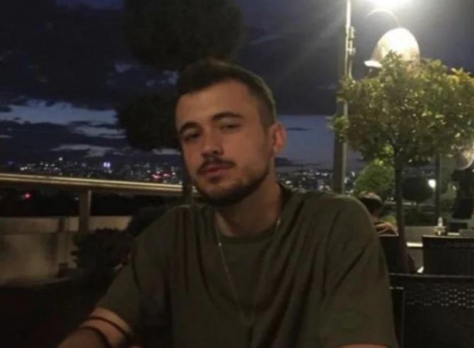 Kontrolden çıkan otomobilin çarptığı motokurye hayatını kaybetti...Feci kaza kamerada