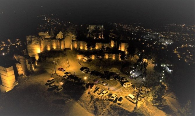 Kütahya Kalesi’nde kablo ve projektör ampulü hırsızlığı