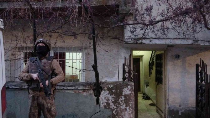 15 Şubat öncesi 52 adrese PKK/KCK operasyonu