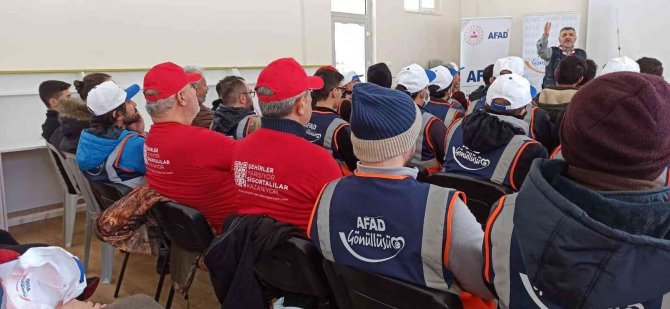 AFAD gönüllüleri eğitim kampında bir araya geldi