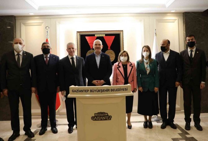 Bakan Soylu Başkan Fatma Şahin’i ziyaret etti