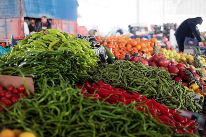 Konya'da pazar fiyatlarına hava şartları indirimi