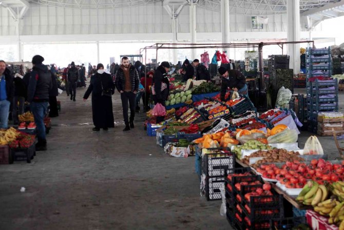 Konya'da pazar fiyatlarına hava şartları indirimi