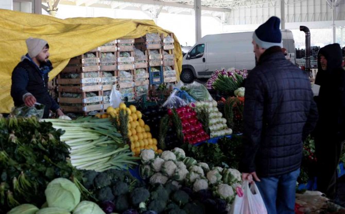 Konya'da pazar fiyatlarına hava şartları indirimi