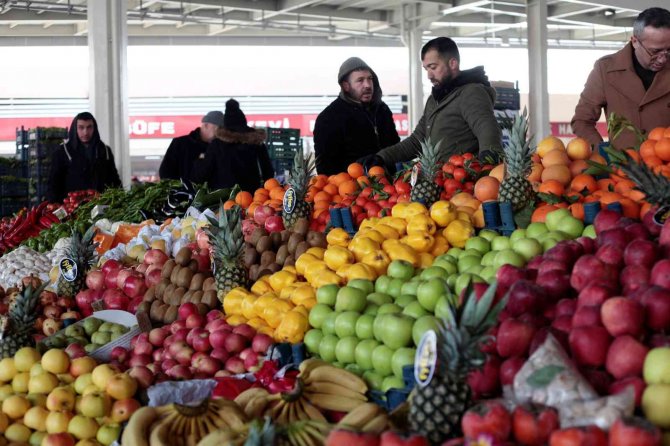 Konya'da pazar fiyatlarına hava şartları indirimi