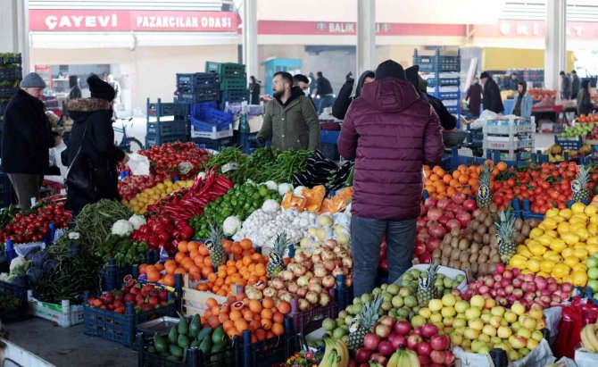 Konya'da pazar fiyatlarına hava şartları indirimi