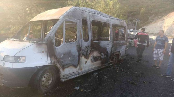 Minibüsü yanan, aracı soyulan seyyar satıcıdan örnek davranış