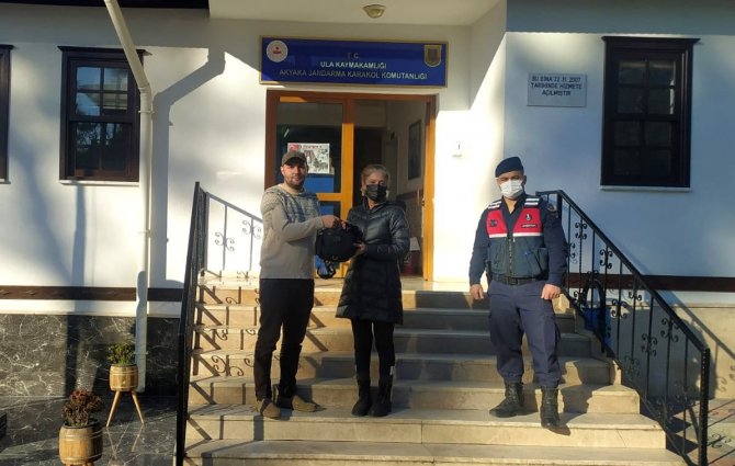 Minibüsü yanan, aracı soyulan seyyar satıcıdan örnek davranış