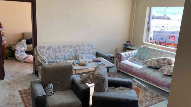 Niğde’de 4 katlı binada patlama: 2 yaralı