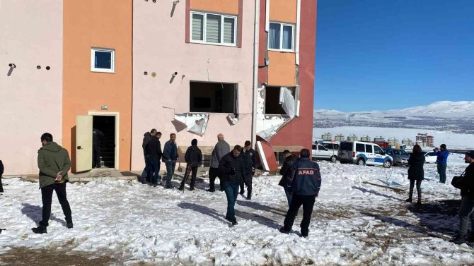 Niğde’de 4 katlı binada patlama: 2 yaralı