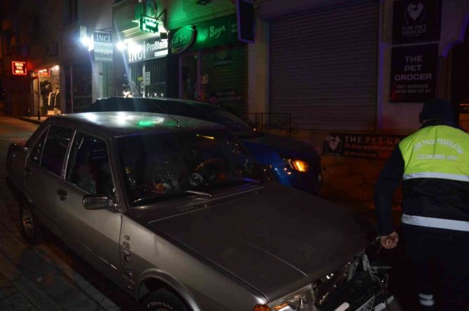 Bakırköy’deki silahlı çatışmada zarar gören 7 otomobil olay yerinden kaldırıldı