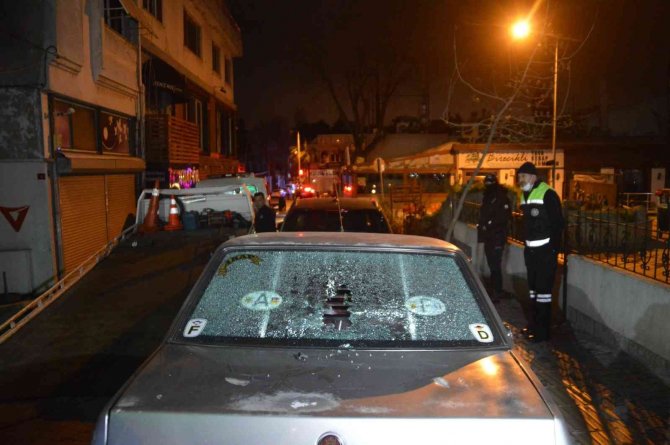 Bakırköy’deki silahlı çatışmada zarar gören 7 otomobil olay yerinden kaldırıldı