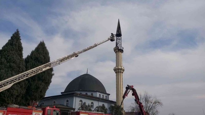 Bilecik’te cami külahının tadilatı sırasında yangın