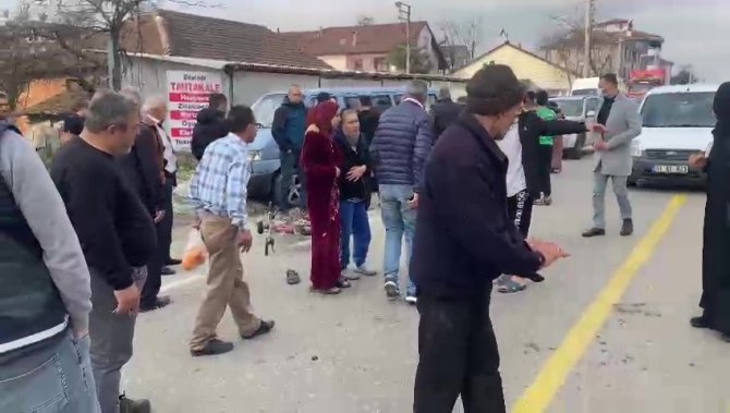 Bisikletiyle yolun karşısına geçmeye çalışan çocuğa hafif ticari araç çarptı