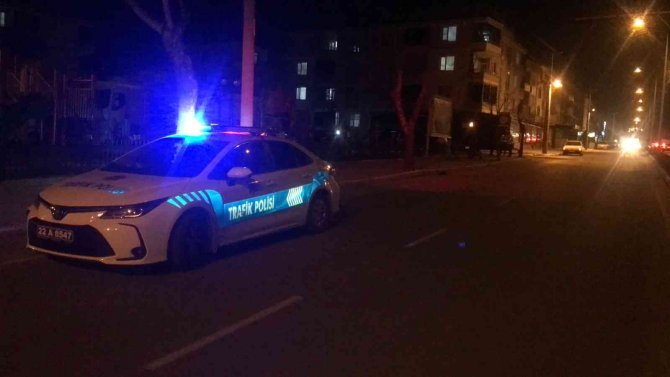 Edirne’de otomobille çarpışan motosiklet sürücüsü yaralandı