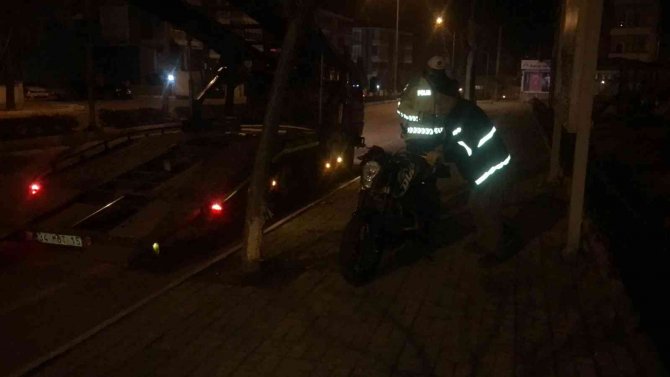 Edirne’de otomobille çarpışan motosiklet sürücüsü yaralandı