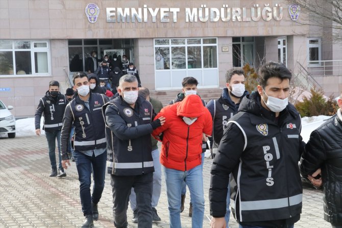 13 ilde "görevi kötüye kullanma ve rüşvet" operasyonu