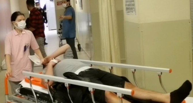 Forklift devrildi: 2 yaralı