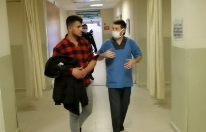 Forklift devrildi: 2 yaralı