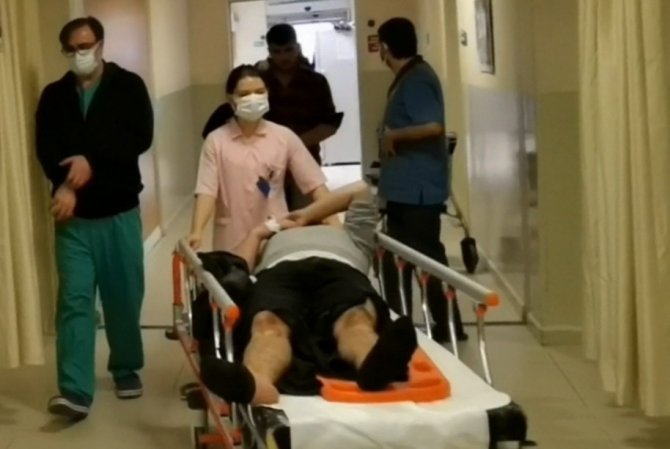 Forklift devrildi: 2 yaralı