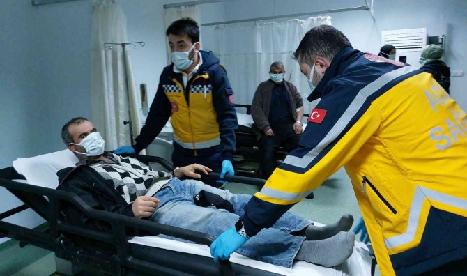 Samsun’da tır kırmızı ışıkta bekleyen kamyonete çarptı: 2 yaralı