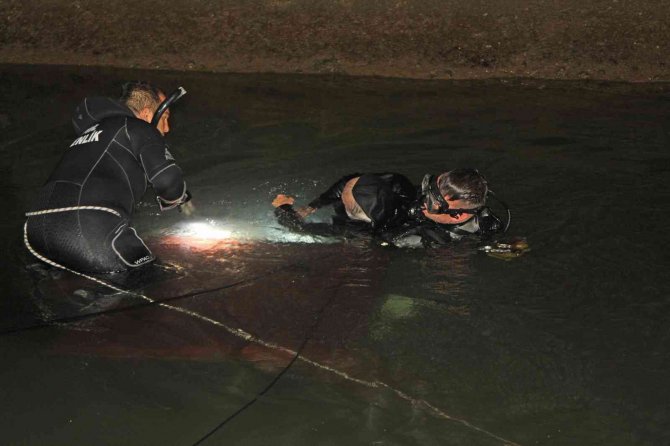 Sulama kanalına düşen otomobilin sürücüsü hayatını kaybetti
