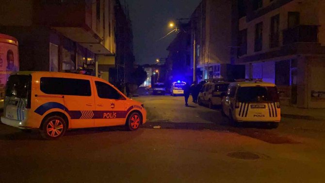 Tartıştıkları şahsı hem silahla vurdular hem de bıçakladılar