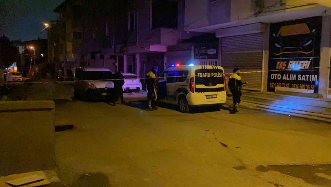 Tartıştıkları şahsı hem silahla vurdular hem de bıçakladılar