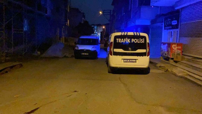 Tartıştıkları şahsı hem silahla vurdular hem de bıçakladılar