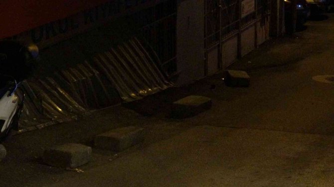 Taşla camı kırıp, 14 saniyede 100 bin TL değerinde 7 cep telefonu çaldı