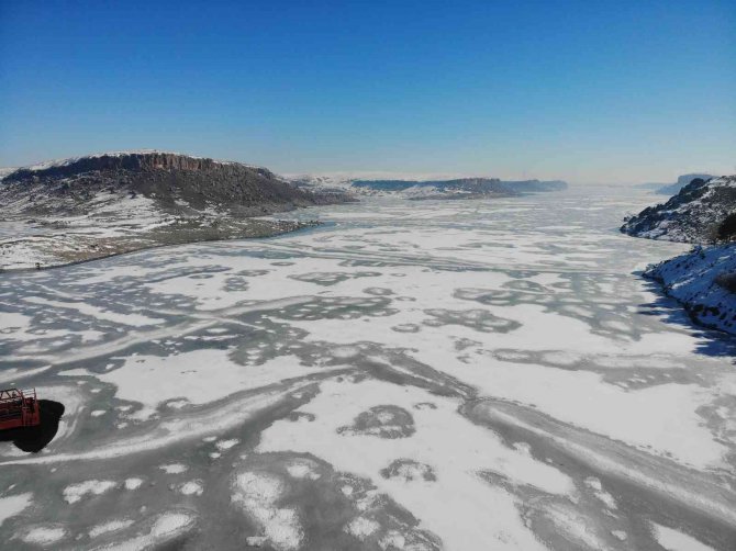 Yağan kar kuruma tehlikesi yaşayan barajların umudu oldu