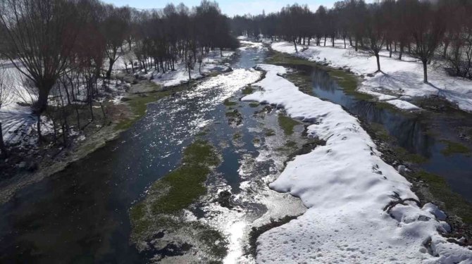 Yağan kar kuruma tehlikesi yaşayan barajların umudu oldu