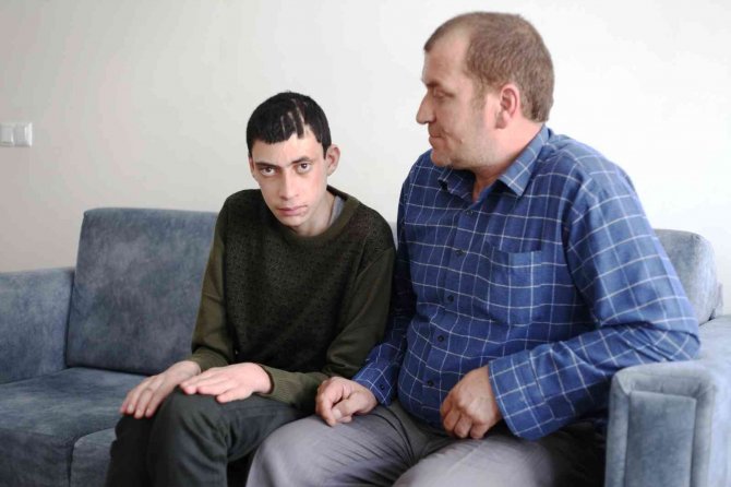 Kezzap atılan engelli çocuk ile ailesinin yaşam mücadelesi