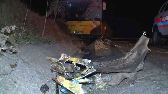 Otobüsle servis aracı çarpıştı: 3 yaralı