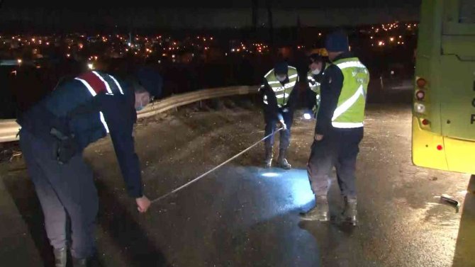 Otobüsle servis aracı çarpıştı: 3 yaralı