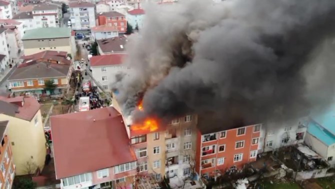 Sultanbeyli’de alev alev yanan evde 12 yaşındaki çocuk hayatını kaybetti