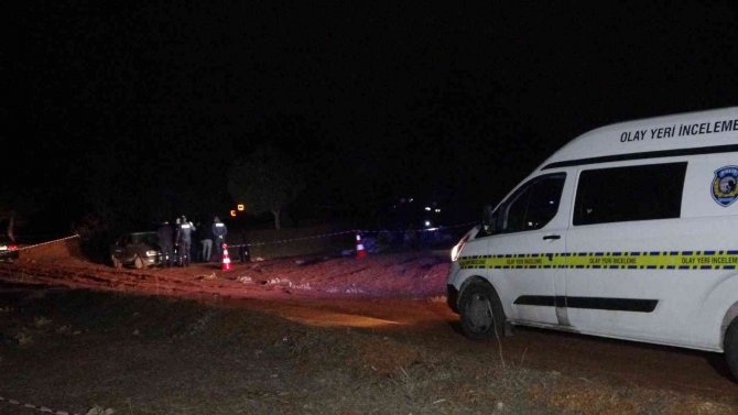 3 çocuğunun annesini öldürüp kendisini ağır yaraladı