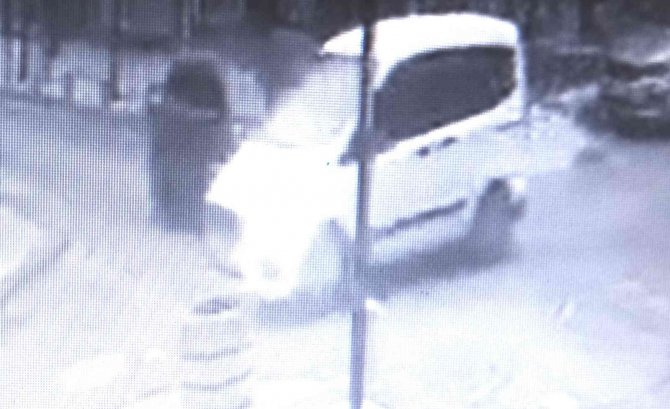 Balıkesir’de 2 kişinin yaralandığı kaza kamerada
