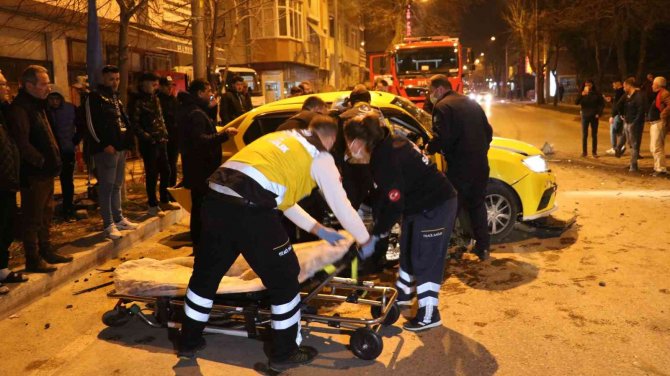 Edirne’de yaşanan kazada ortalık savaş alanına döndü