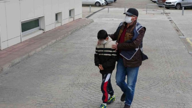 Oto galeriden lüks cip çalan çocuklar tutuklandı