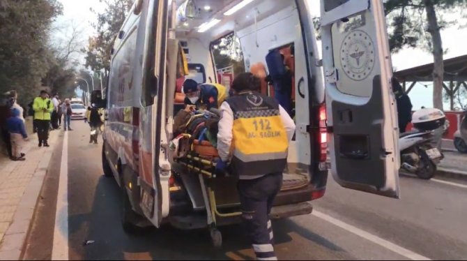 Traktör ile otomobil kafa kafaya çarpıştı: 2 yaralı