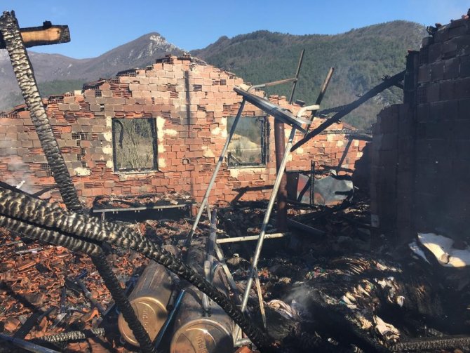 Çatı yangını korkuttu