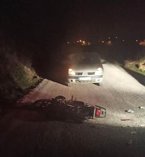 Kontrolden çıkan motosiklet devrildi