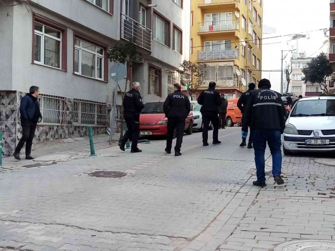 Boşanma aşamasında olduğu karısını vurdu