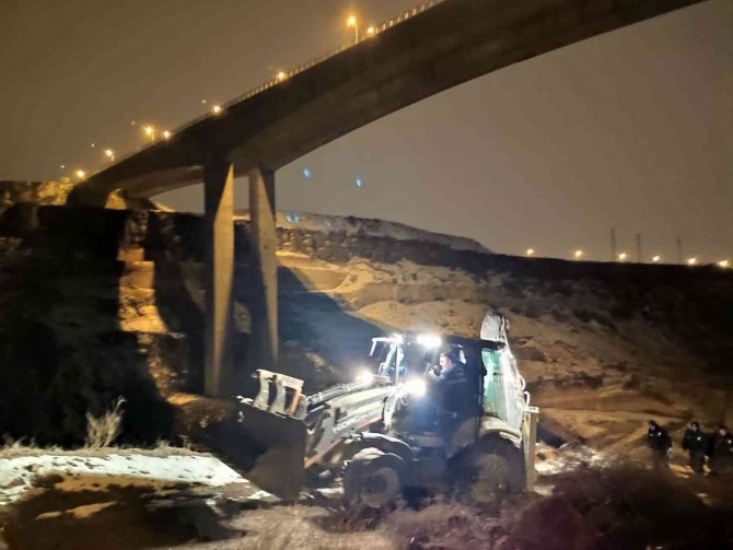 Kayalıklarda ölü bulunan kadının kimliği belli oldu