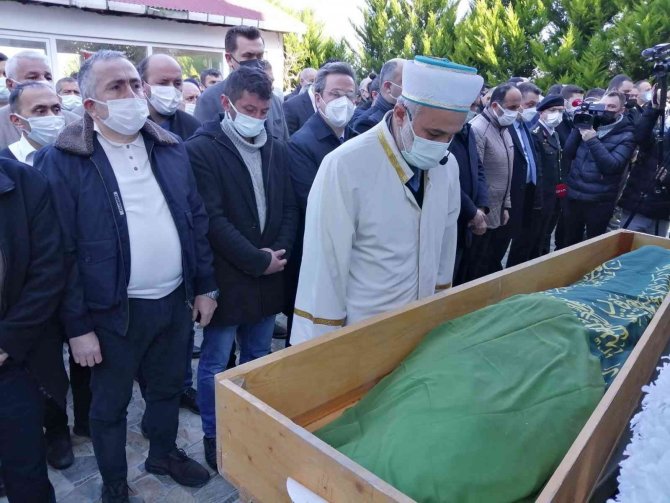 Sıla Şentürk son yolculuğuna uğurlandı