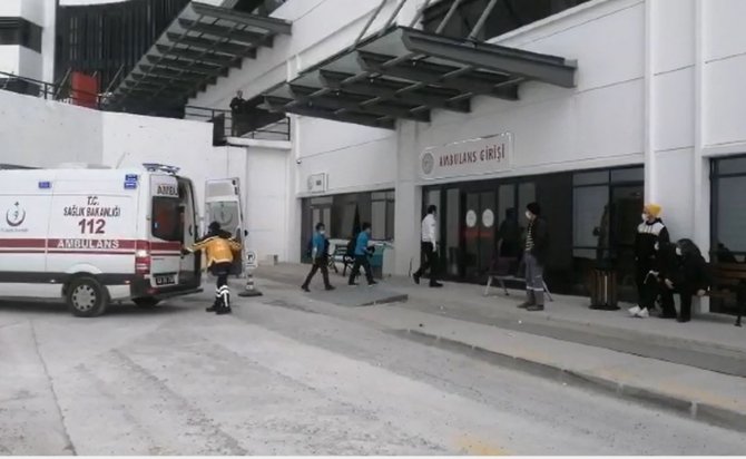 6 öğrenci gıda zehirlenmesi şüphesiyle hastaneye kaldırıldı