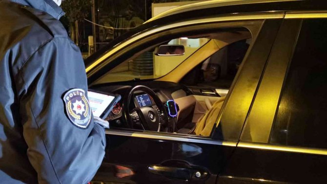 Araçları tek tek durdurup kontrol ettiler