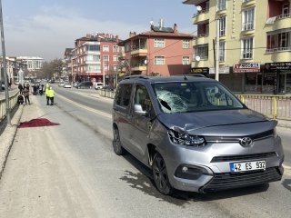 Hafif ticari aracın çarptığı yaşlı adam hayatını kaybetti