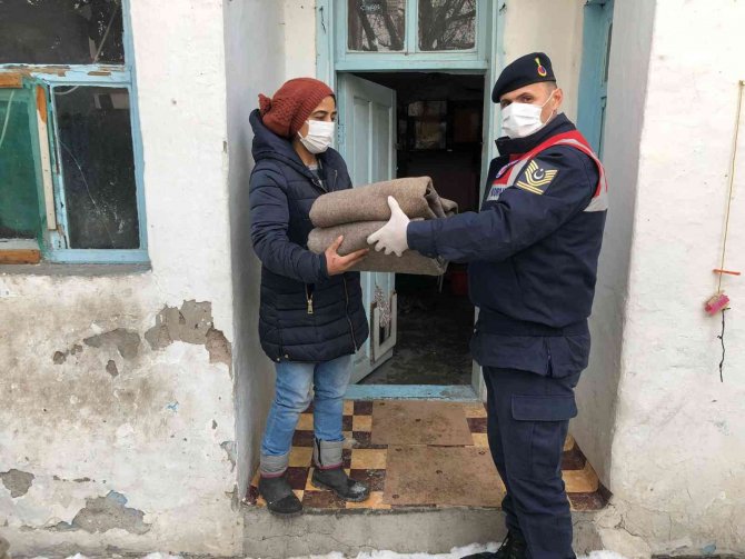 Jandarma’dan yürek ısıtan hareket